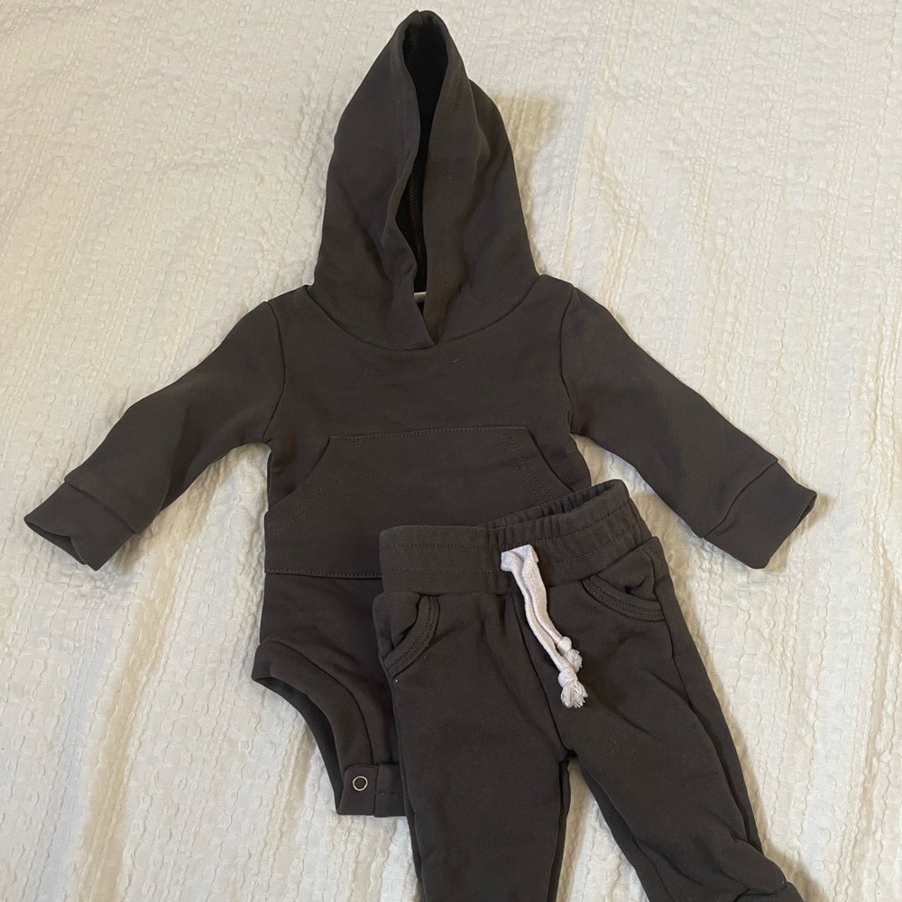 Excellent condition Little One Shop Co. set